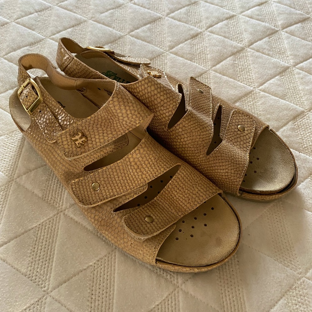 Helle Comfort Spain leather Woman’s 10 Cream Tan Sandals